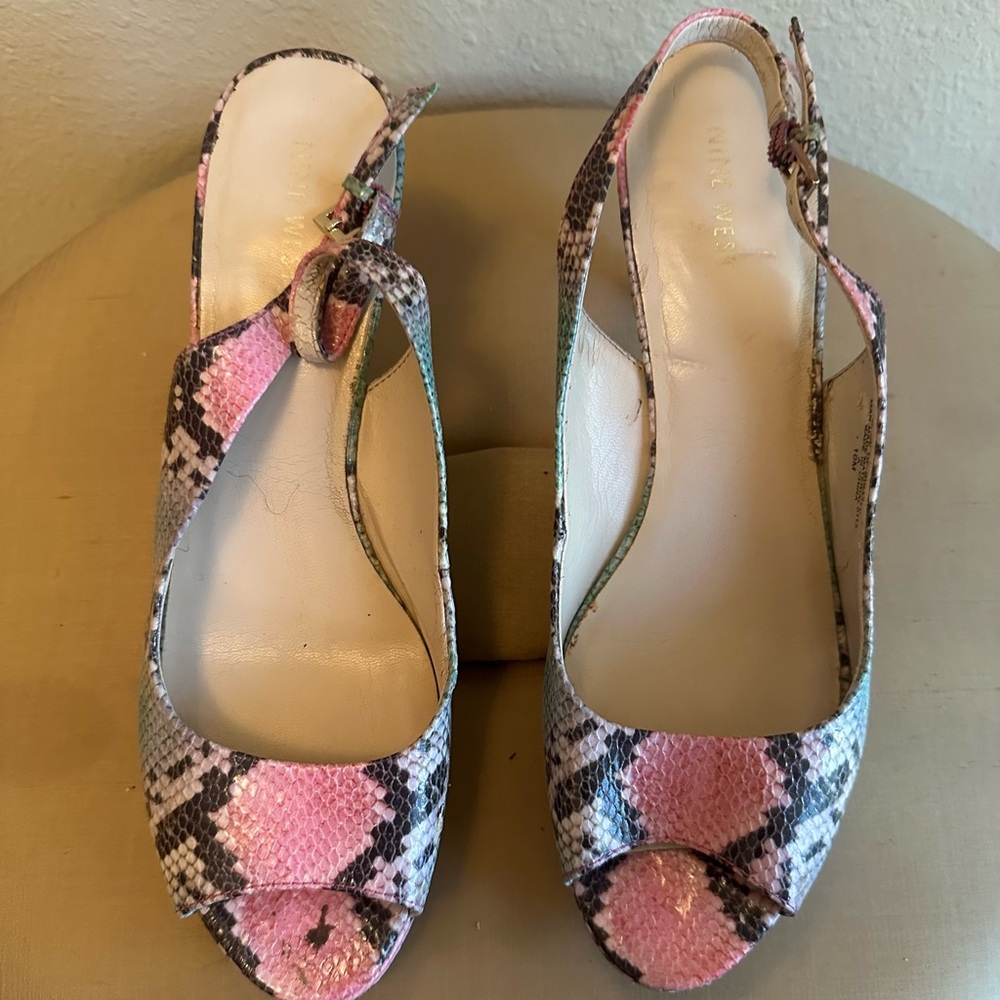 Size 10 Nine West Pink, Green, Ivory and Black Snake Print Women's Sandals - Picture 1 of 3